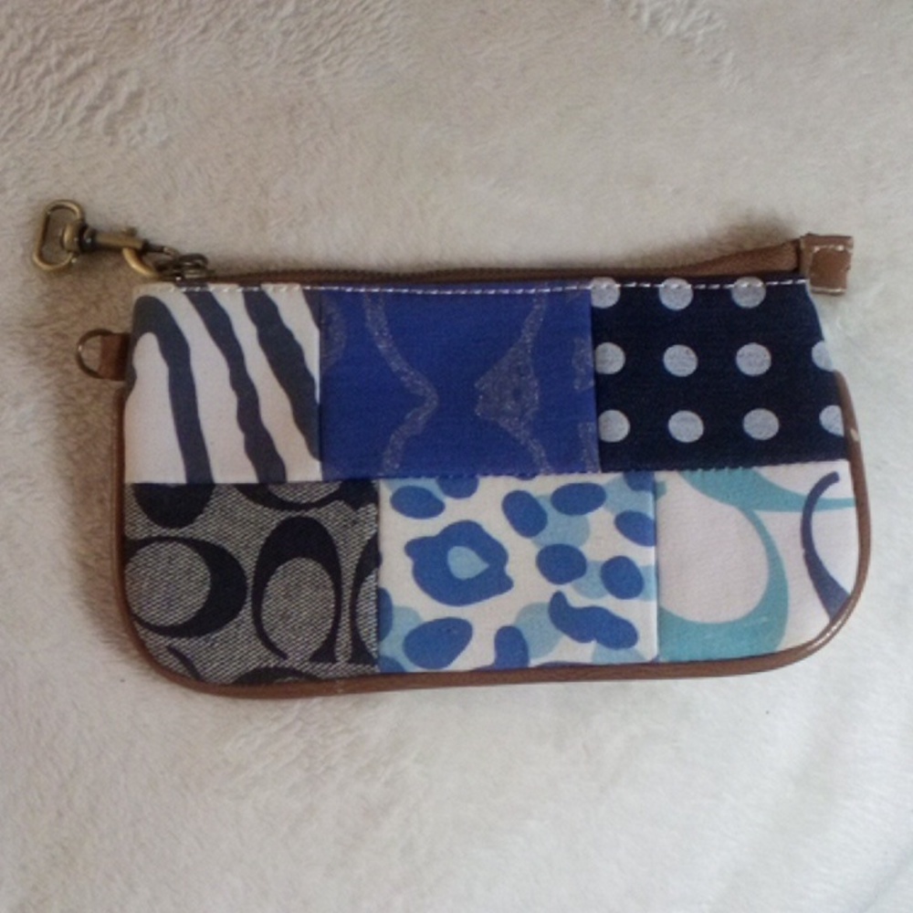 WRISTLET! HAS NO BRAND BUT ITS NEW!!